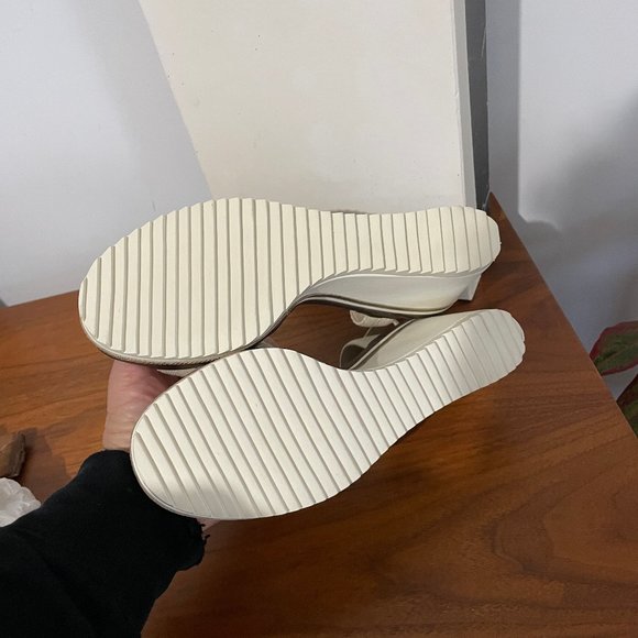 Marc MARC JACOBS GOLD Buckle Wedge Sandals New Size 37 - Picture 4 of 6